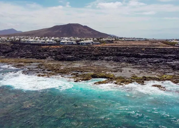 Babel - First Line Seafront House *