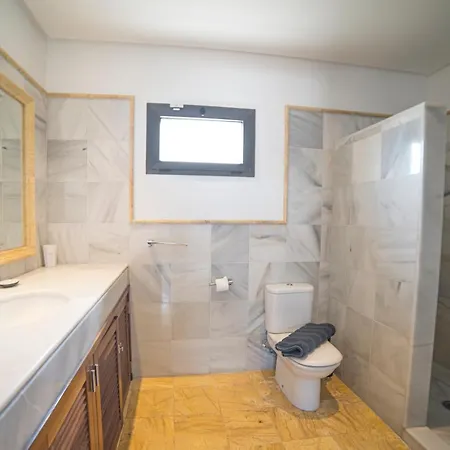 Hébergement de vacances Babel - First Line Seafront House *