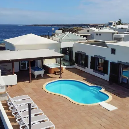 Holiday home Babel - First Line Seafront House Playa Blanca (Lanzarote)