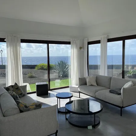 Holiday home Babel - First Line Seafront House *