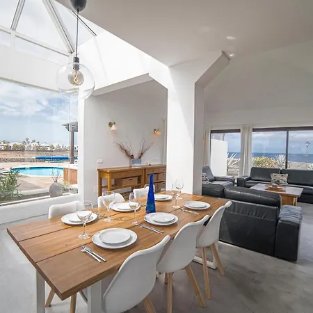Holiday home Babel - First Line Seafront House
