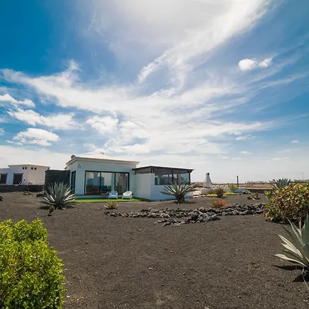 Babel - First Line Seafront House Holiday home