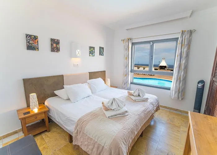 בית נופש Babel - First Line Seafront House *