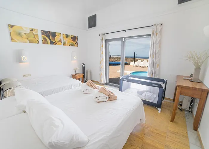 Babel - First Line Seafront House בית נופש *