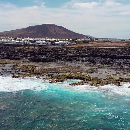 Babel - First Line Seafront House *