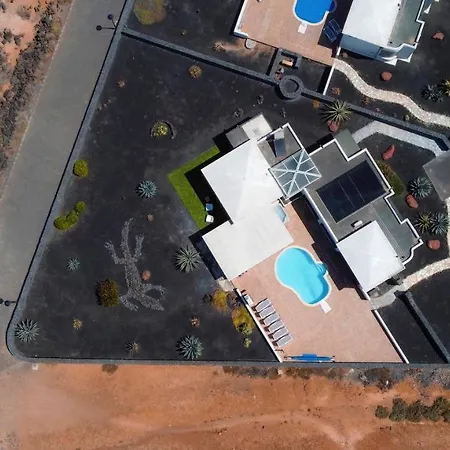 Σπίτι διακοπών Babel - First Line Seafront House *