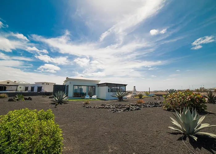 Babel - First Line Seafront House Casa vacanze