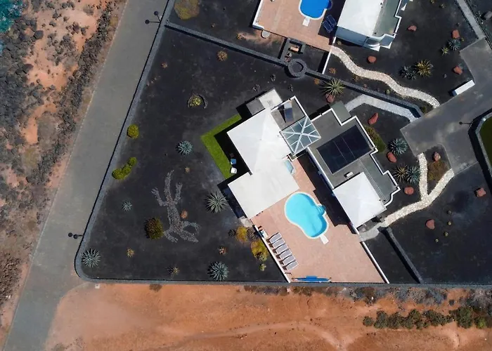 Vakantiehuis Babel - First Line Seafront House *